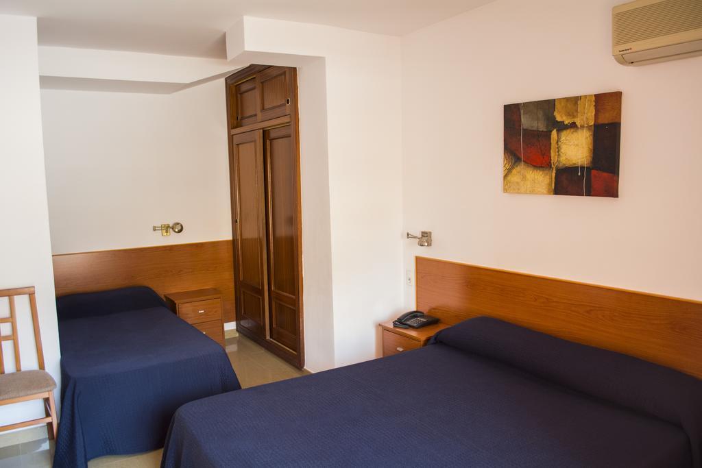 Hotel L'Escala Кульера Номер фото